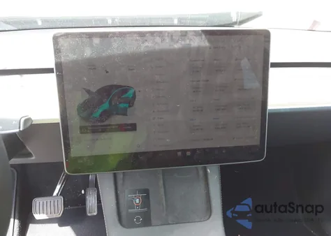 2024 Tesla Model Y Long Range Dual Motor All-Wheel Drive z USA, uszkodzony, nr VIN 7SAYGDEE2RA241406